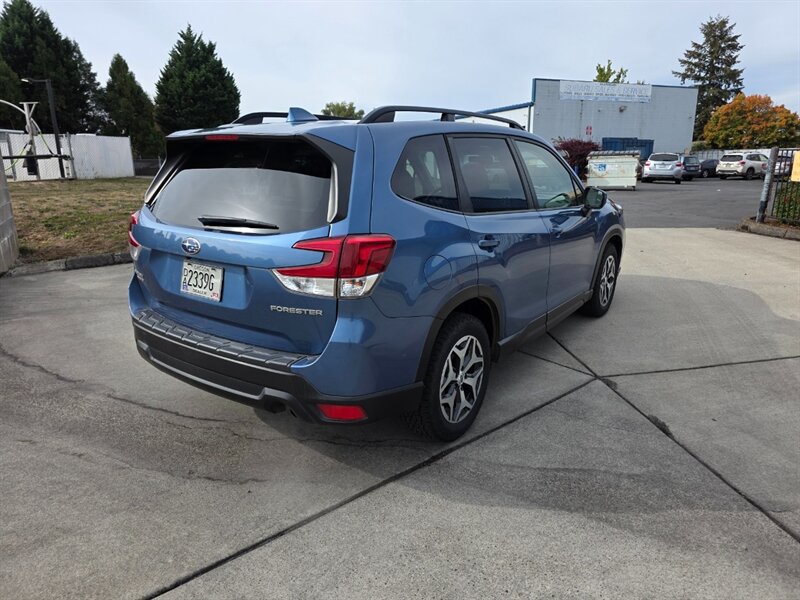 2020 Subaru Forester Premium - Photo 3 - Hillsboro, OR 97124
