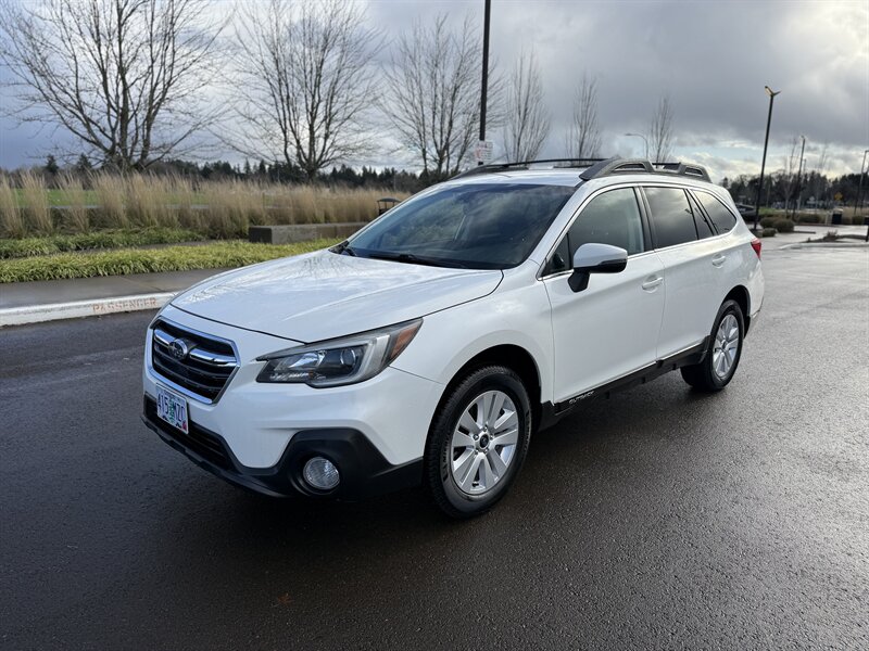 2019 Subaru Outback 2.5i Premium   - Photo 1 - Hillsboro, OR 97124