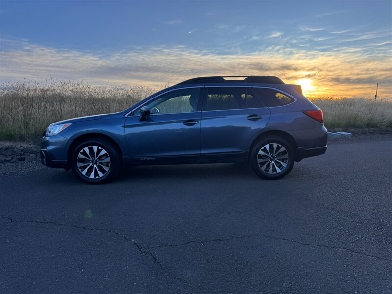 2015 Subaru Outback 2.5i Limited - Photo 2 - Hillsboro, OR 97124