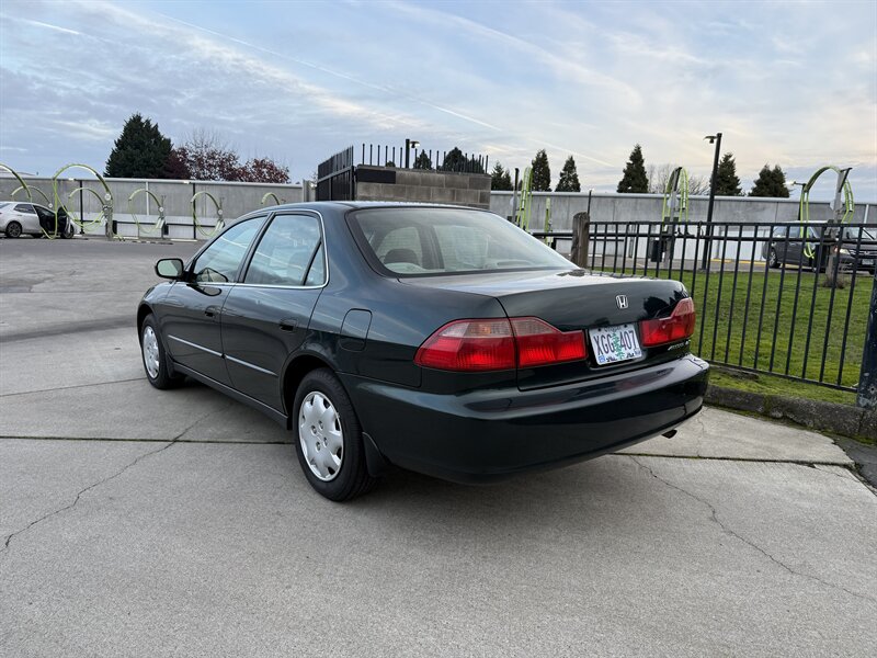 2000 Honda Accord LX - Photo 9 - Hillsboro, OR 97124