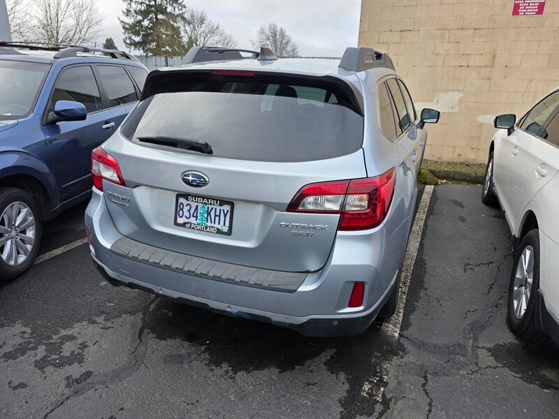 2017 Subaru Outback 3.6R Limited - Photo 2 - Hillsboro, OR 97124