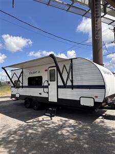 2022 Gulf Stream Coach 25BH   - Photo 4 - Harlingen, TX 78552