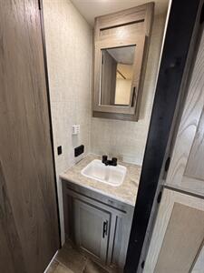 2022 Gulf Stream Coach 25BH   - Photo 12 - Harlingen, TX 78552