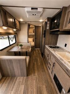 2022 Gulf Stream Coach 25BH   - Photo 9 - Harlingen, TX 78552