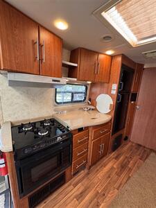 2011 FOREST RIVER CONCORD 301SS - Photo 10 - Harlingen, TX 78552