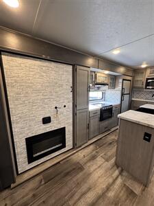 2022 Keystone Coleman 2955RL   - Photo 10 - Harlingen, TX 78552