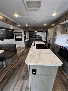 2022 Keystone Coleman 2955RL   - Photo 7 - Harlingen, TX 78552