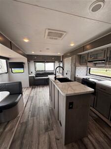 2022 Keystone Coleman 2955RL   - Photo 4 - Harlingen, TX 78552