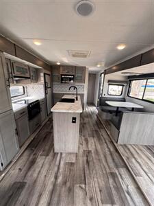 2022 Keystone Coleman 2955RL   - Photo 3 - Harlingen, TX 78552