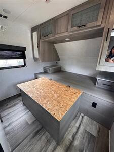 2022 Keystone Coleman 2955RL   - Photo 6 - Harlingen, TX 78552