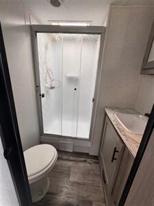 2022 Keystone Coleman 2955RL   - Photo 7 - Harlingen, TX 78552