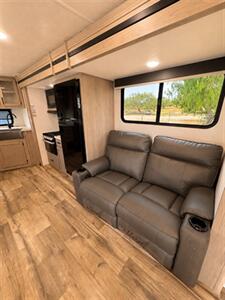 2024 Keystone Coleman 2115RK   - Photo 8 - Harlingen, TX 78552