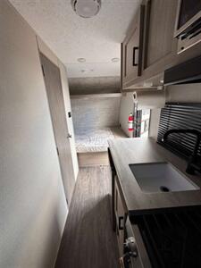 2025 Forest River Aurora 15RDX   - Photo 2 - Harlingen, TX 78552