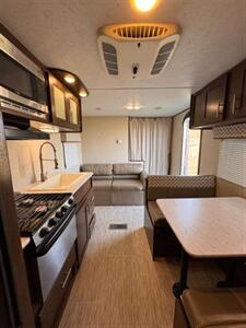 2018 Prime Time RV Avenger 26BK   - Photo 10 - Harlingen, TX 78552