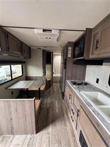 2022 Gulf Stream Coach 25BH   - Photo 5 - Harlingen, TX 78552