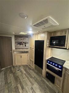 2021 COACHMEN CATALINA - Photo 9 - Harlingen, TX 78552