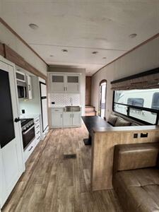 2021 Keystone ARCADIA RL  3250 - Photo 5 - Harlingen, TX 78552