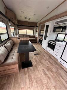 2021 Keystone ARCADIA RL  3250 - Photo 3 - Harlingen, TX 78552