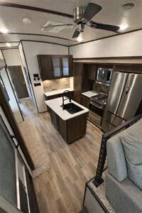 2020 Forest River Wildwood 378FL - Photo 5 - Harlingen, TX 78552