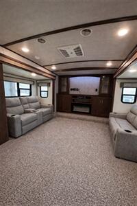 2020 Forest River Wildwood 378FL - Photo 6 - Harlingen, TX 78552