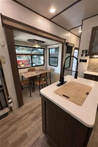 2020 Forest River Wildwood 378FL - Photo 4 - Harlingen, TX 78552