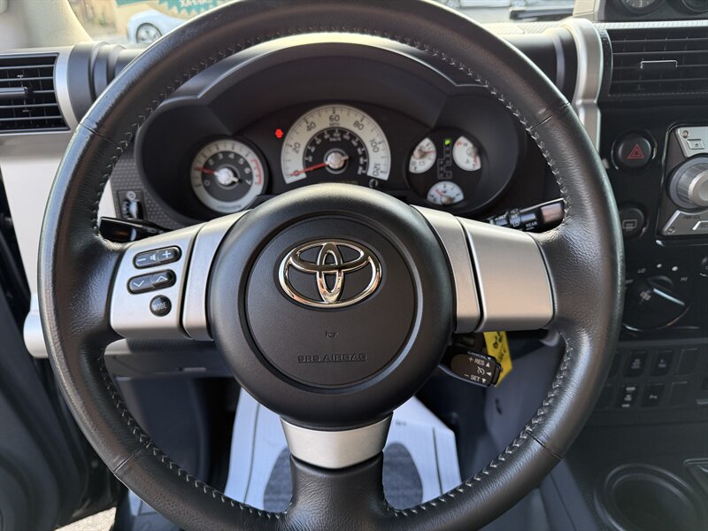 2007 Toyota FJ Cruiser 4dr SUV - Photo 17 - South Gate, CA 90280