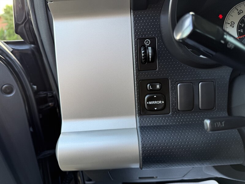 2007 Toyota FJ Cruiser 4dr SUV - Photo 15 - South Gate, CA 90280