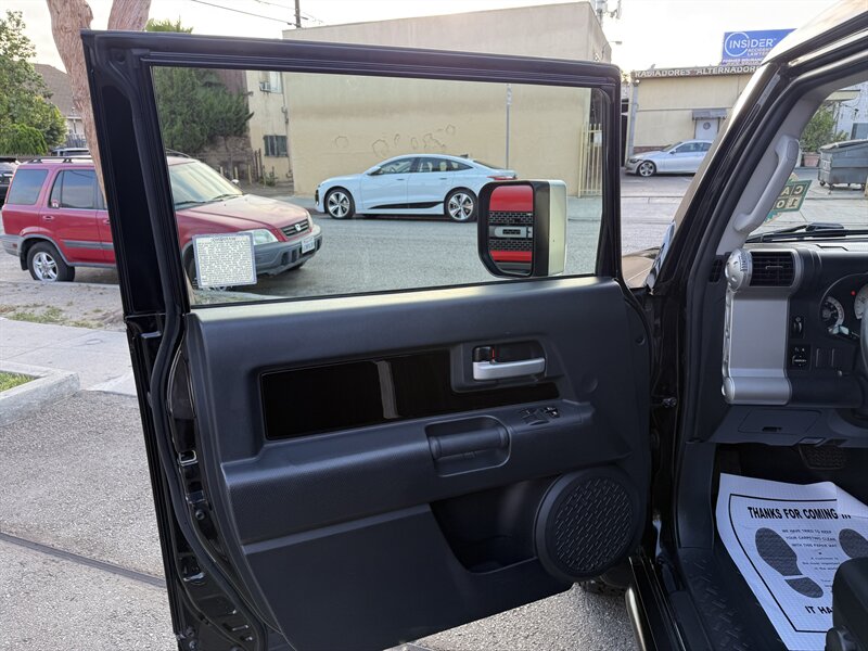 2007 Toyota FJ Cruiser 4dr SUV - Photo 12 - South Gate, CA 90280