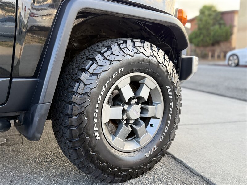 2007 Toyota FJ Cruiser 4dr SUV - Photo 10 - South Gate, CA 90280