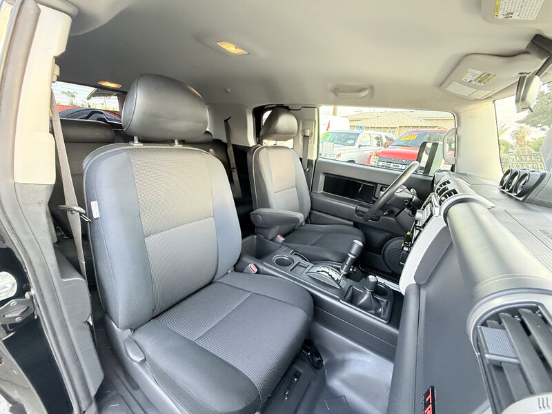 2007 Toyota FJ Cruiser 4dr SUV - Photo 26 - South Gate, CA 90280