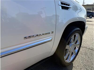 2008 Cadillac Escalade Base AWD 4dr SUV   - Photo 12 - South Gate, CA 90280