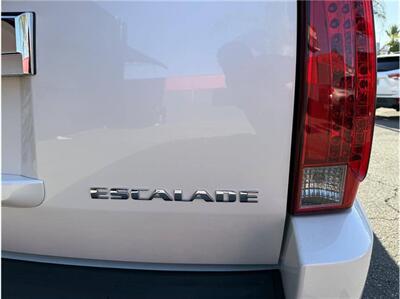 2008 Cadillac Escalade Base AWD 4dr SUV   - Photo 13 - South Gate, CA 90280