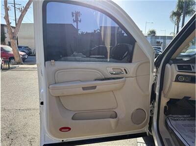 2008 Cadillac Escalade Base AWD 4dr SUV   - Photo 20 - South Gate, CA 90280