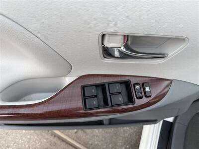 2012 Toyota Sienna XLE 7-Passenger Auto Acce   - Photo 21 - South Gate, CA 90280