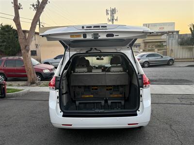 2012 Toyota Sienna XLE 7-Passenger Auto Acce   - Photo 13 - South Gate, CA 90280