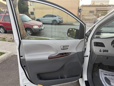 2012 Toyota Sienna XLE 7-Passenger Auto Acce   - Photo 20 - South Gate, CA 90280