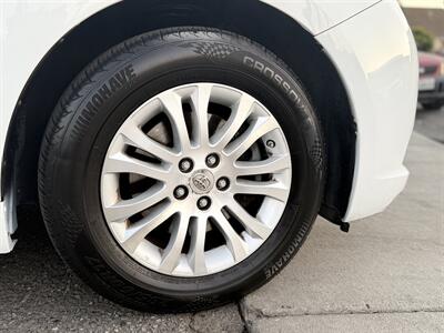 2012 Toyota Sienna XLE 7-Passenger Auto Acce   - Photo 10 - South Gate, CA 90280