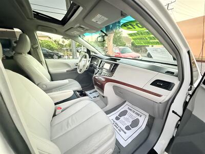 2012 Toyota Sienna XLE 7-Passenger Auto Acce   - Photo 44 - South Gate, CA 90280