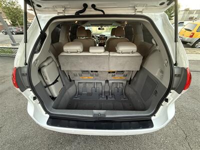 2012 Toyota Sienna XLE 7-Passenger Auto Acce   - Photo 14 - South Gate, CA 90280