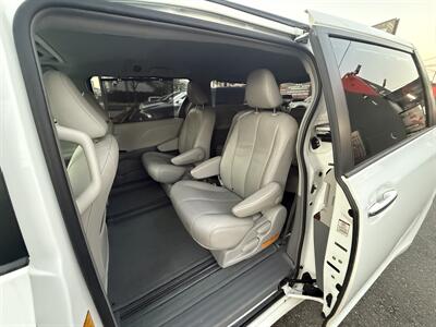 2012 Toyota Sienna XLE 7-Passenger Auto Acce   - Photo 34 - South Gate, CA 90280
