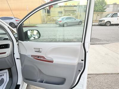2012 Toyota Sienna XLE 7-Passenger Auto Acce   - Photo 41 - South Gate, CA 90280