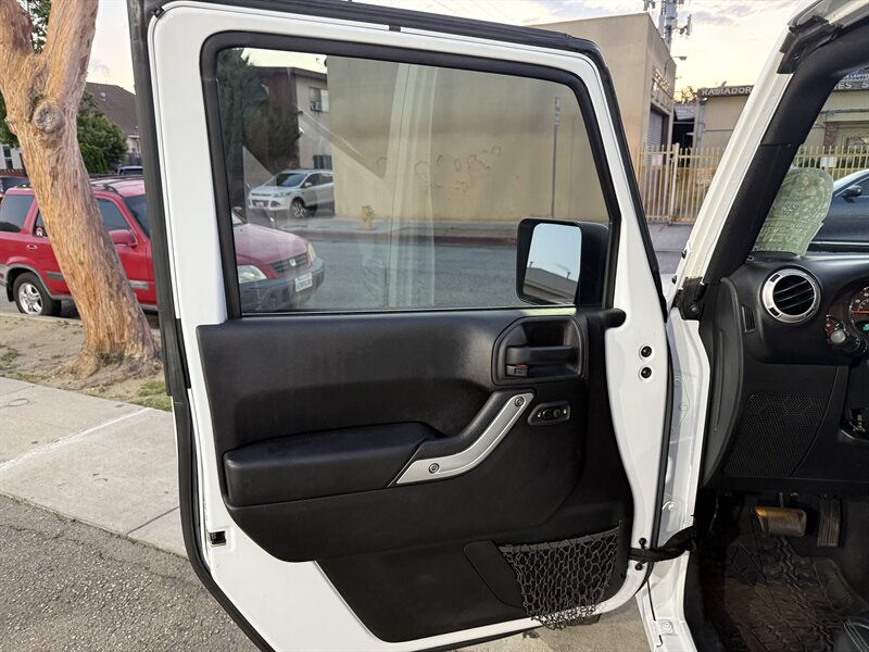 2016 Jeep Wrangler Unlimited Sahara - Photo 13 - South Gate, CA 90280