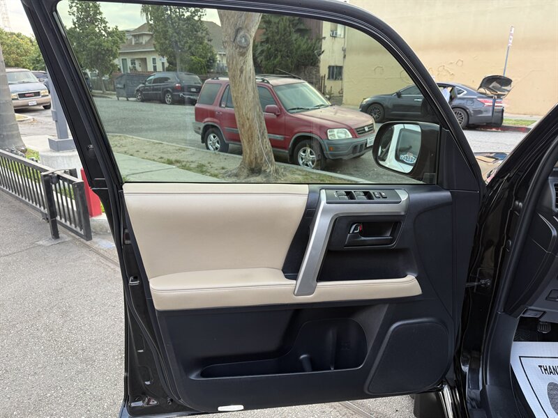 2013 Toyota 4Runner SR5   - Photo 15 - South Gate, CA 90280