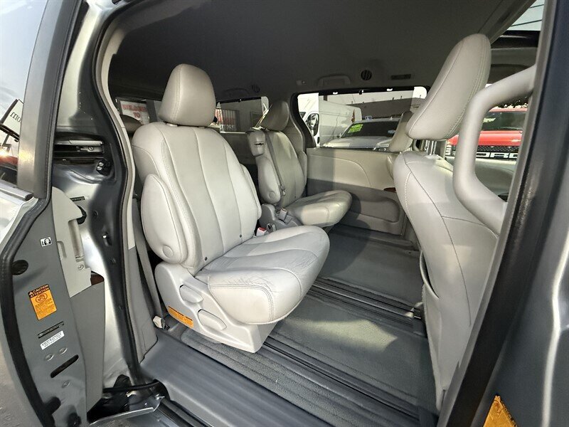 2013 Toyota Sienna XLE 8-Passenger - Photo 27 - South Gate, CA 90280