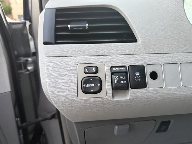 2013 Toyota Sienna XLE 8-Passenger - Photo 20 - South Gate, CA 90280
