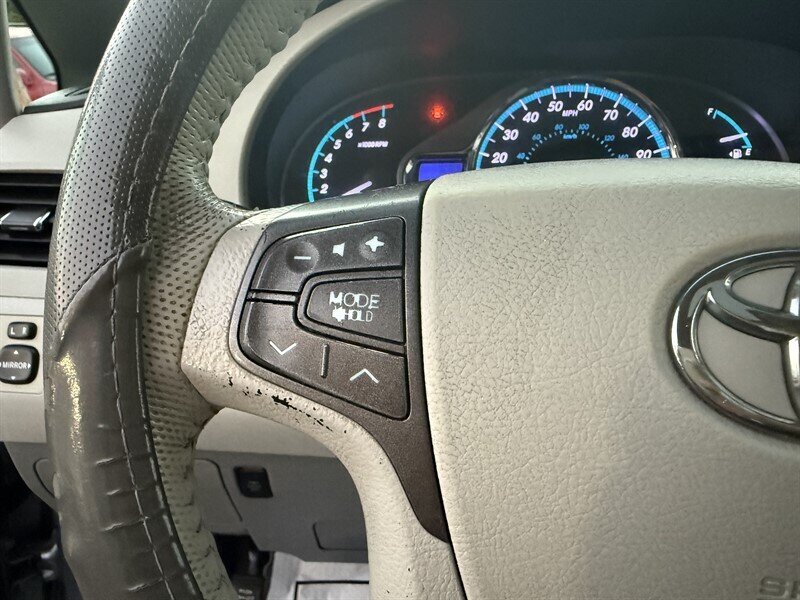 2013 Toyota Sienna XLE 8-Passenger - Photo 17 - South Gate, CA 90280