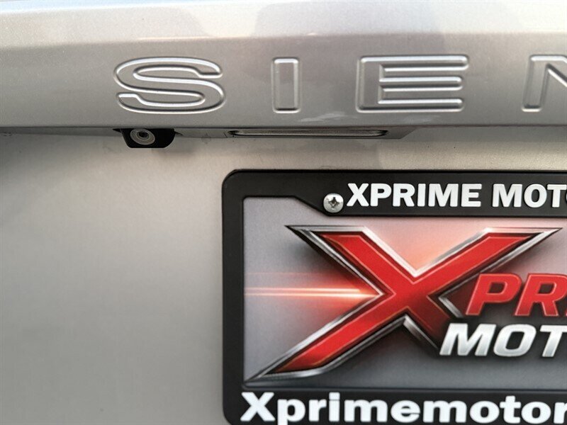 2013 Toyota Sienna XLE 8-Passenger - Photo 11 - South Gate, CA 90280