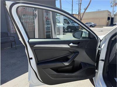 2019 Volkswagen Jetta SEL 4dr Sedan   - Photo 14 - South Gate, CA 90280