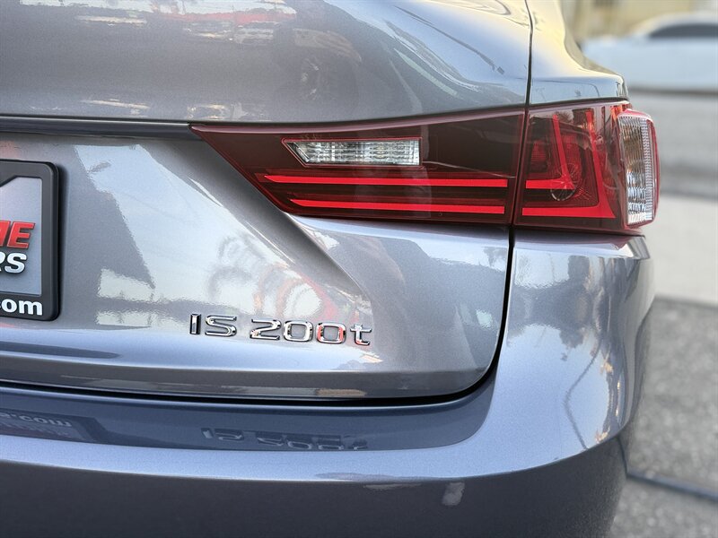 2016 Lexus IS 200t - Photo 11 - South Gate, CA 90280