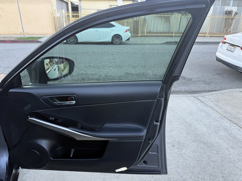 2016 Lexus IS 200t - Photo 32 - South Gate, CA 90280
